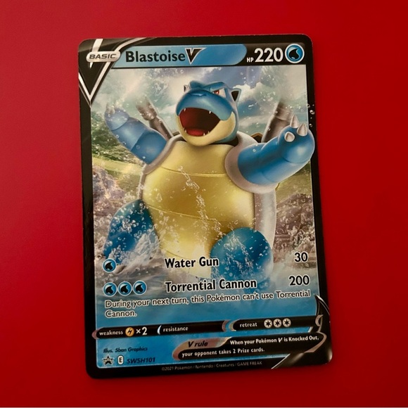 Blastoise V SWSH101 Rare Holographic Pokemon Card - Picture 2 of 3